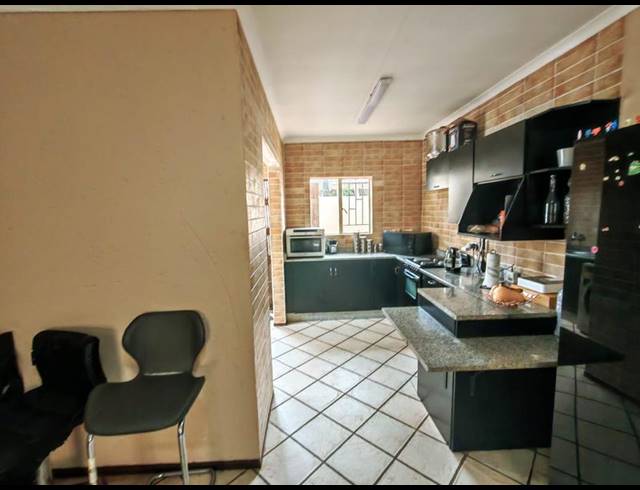 3 BEDROOM PROPERTY TO RENT IN AMBERFIELD